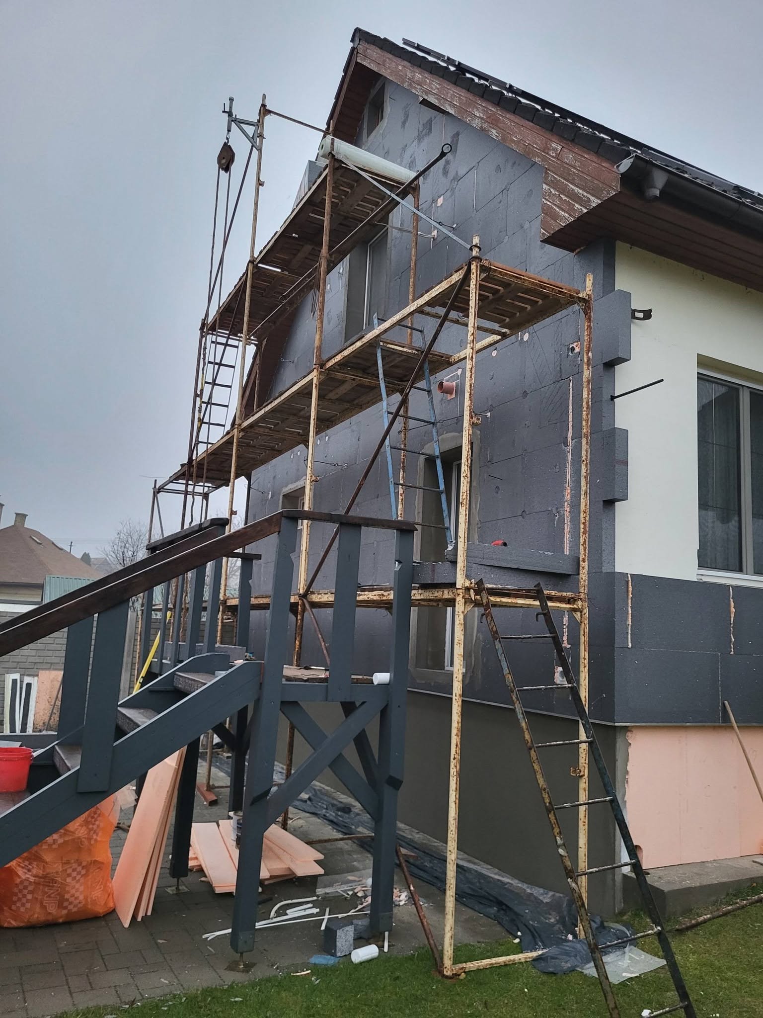 Dryvit hőszigetelési és színezési munkálatok